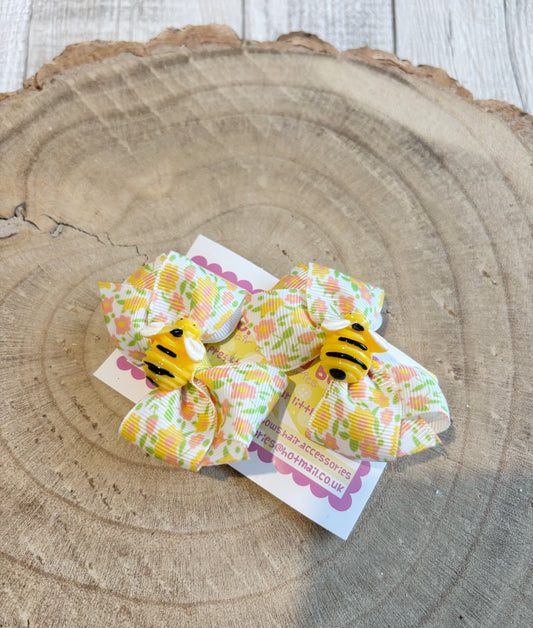 Floral Bow Hair Clips with Bee Centre – Set of 2