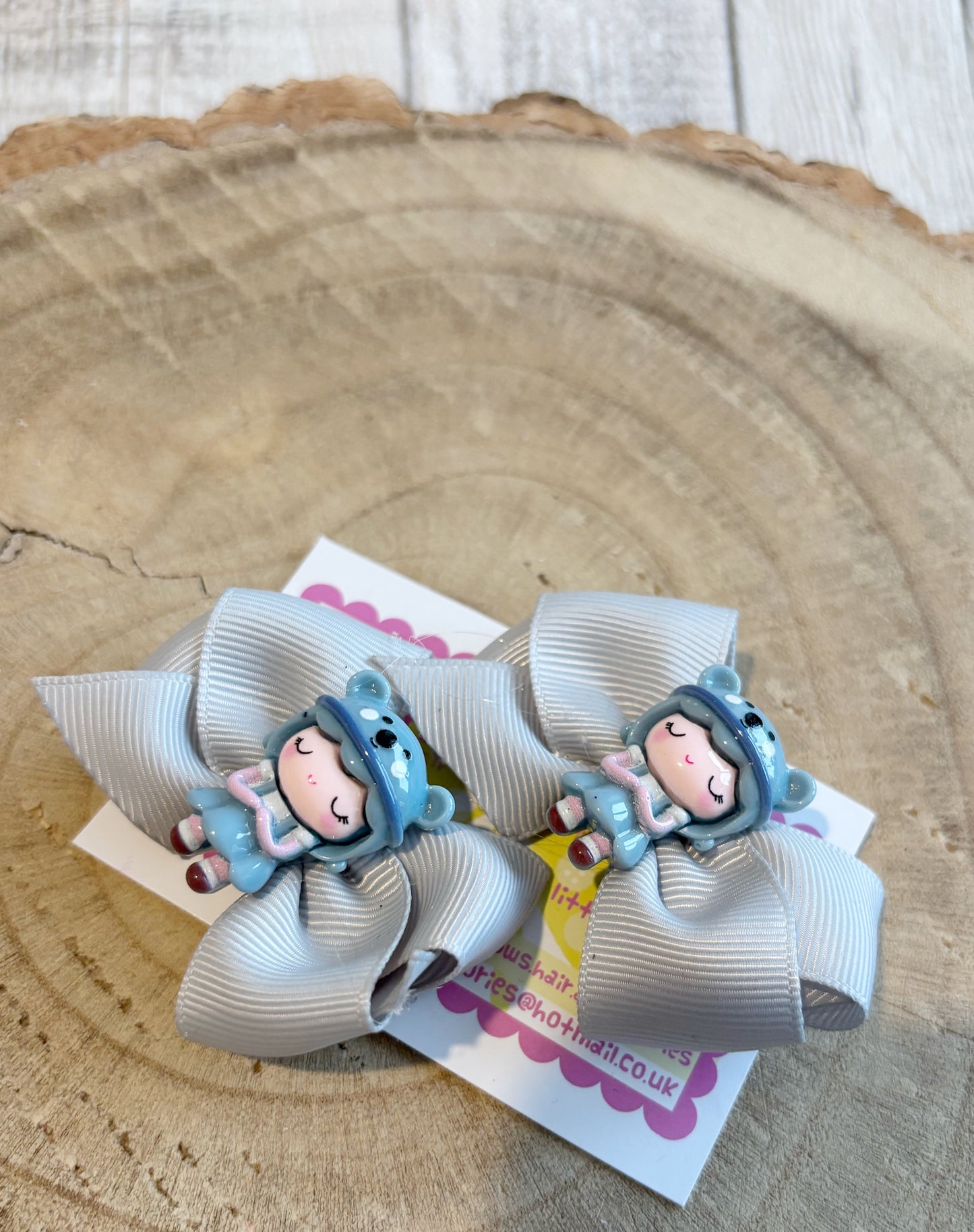 🎀 Grey Bow Hair Clip Set with Cute Doll Centre 🎀
