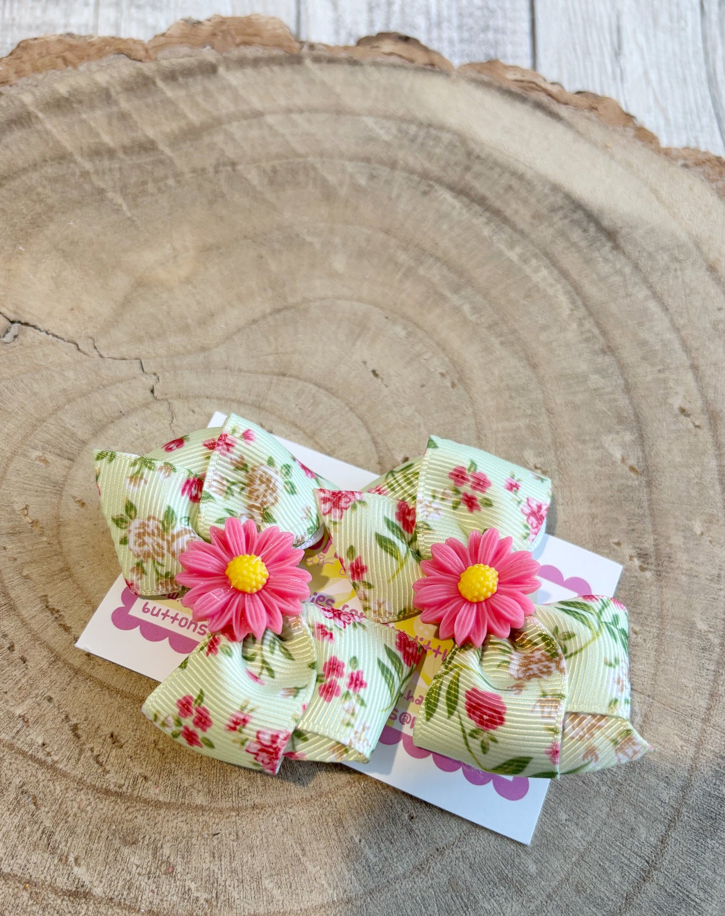 🎀 Green Floral Bow Hair Clip Set with Pink Daisy Centre 🎀