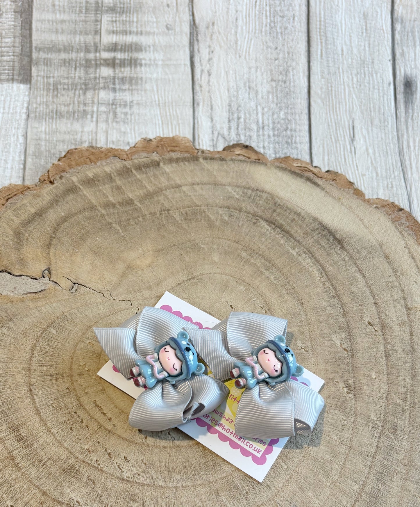 🎀 Grey Bow Hair Clip Set with Cute Doll Centre 🎀