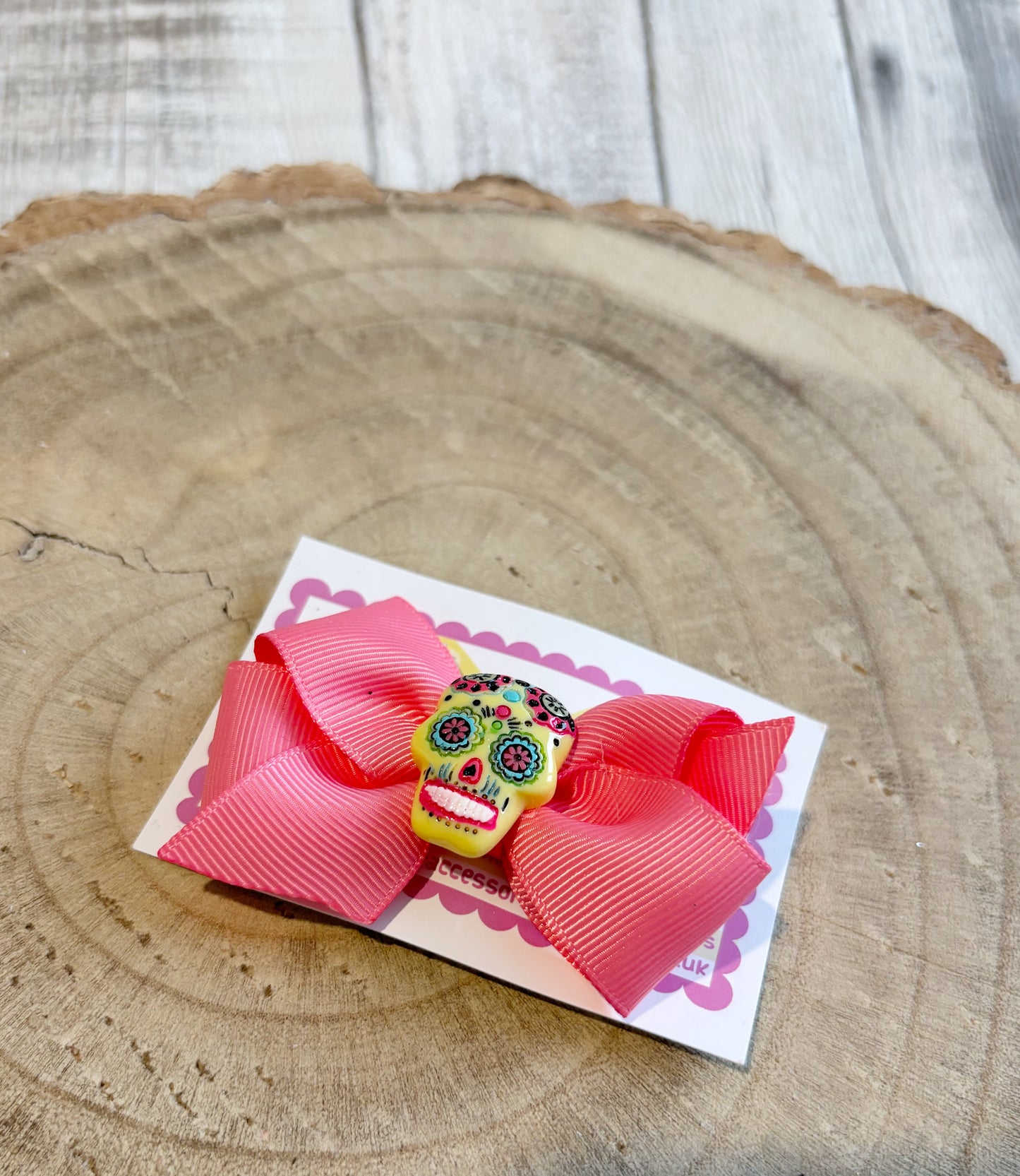 🎀 Bright Pink Bow Hair Clip with Sugar Skull Centre 🎀
