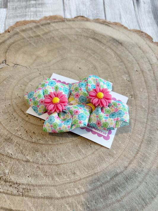 🌸 Floral Hair Bow Set with Pink Flower Centre – Set of 2 🌸