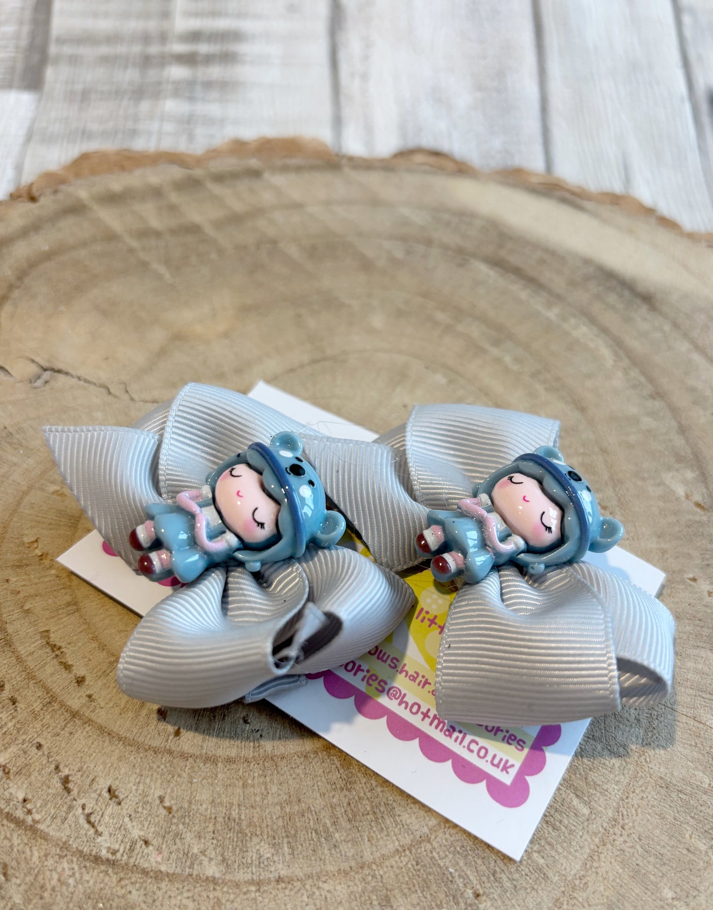 🎀 Grey Bow Hair Clip Set with Cute Doll Centre 🎀